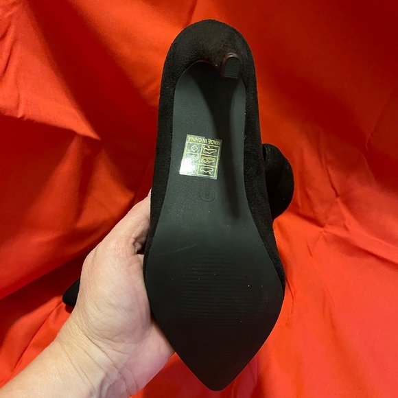 Shein, size 8, black, suede like, pointed toe heel - Picture 3 of 4
